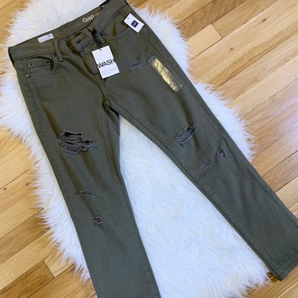 GAP Denim - NWT Gap Distressed Midrise Girlfriend Jeans GAP Denim - NWT Gap Distressed Midrise Girlfriend Jeans